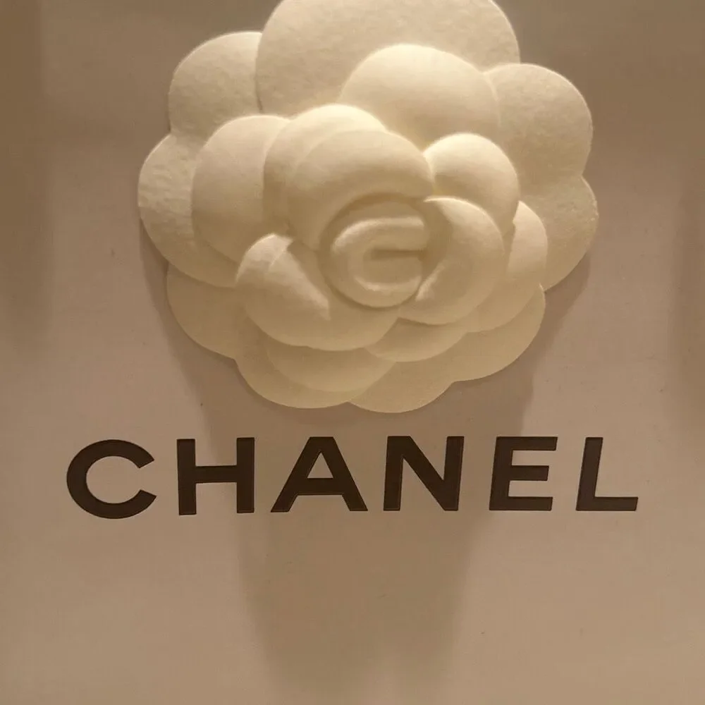 Chanel Shopping Bag Luxury Gift Bag White 3D Camilla Flower Logo Display Decor